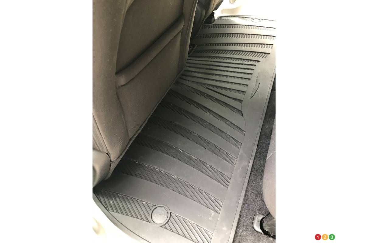 Chrysler Pacifica, tapis sur le plancher de la 2e rangée